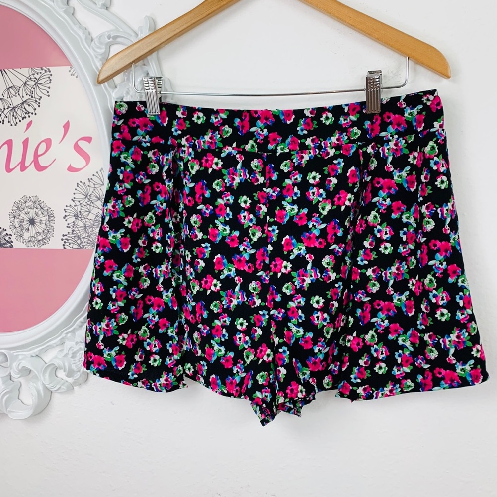 Hot Gal / Floral Black Pink Blue